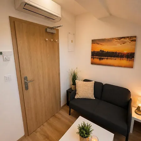 Sunny Attic 603 Daire